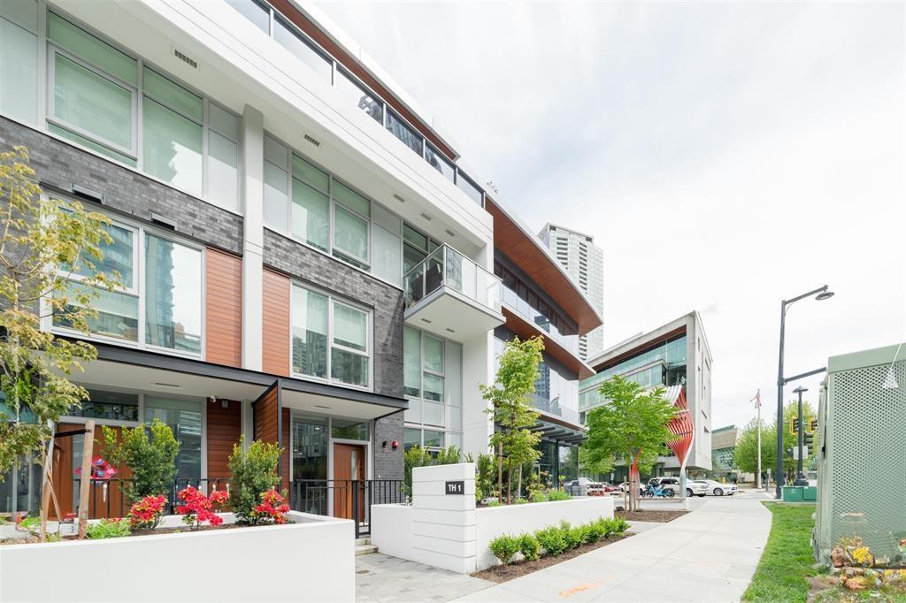Th1-10448 University Drive, Surrey, BC