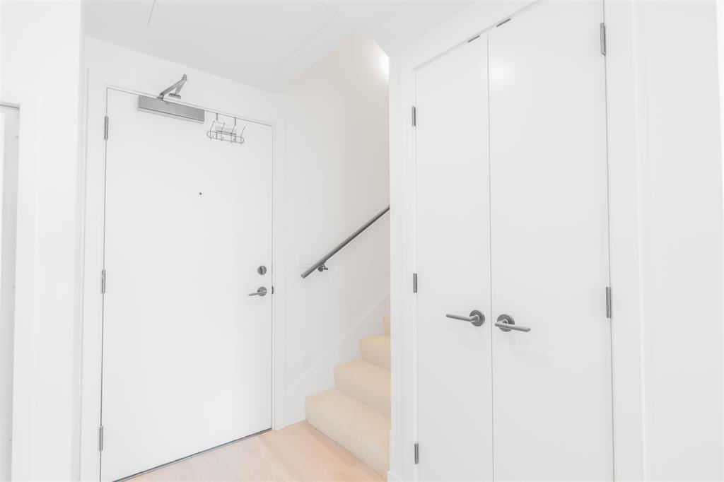 Th1-10448 University Drive, Surrey, BC