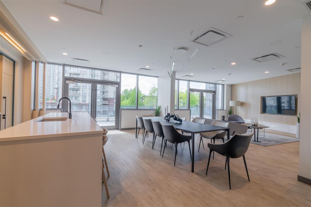 Th1-10448 University Drive, Surrey, BC