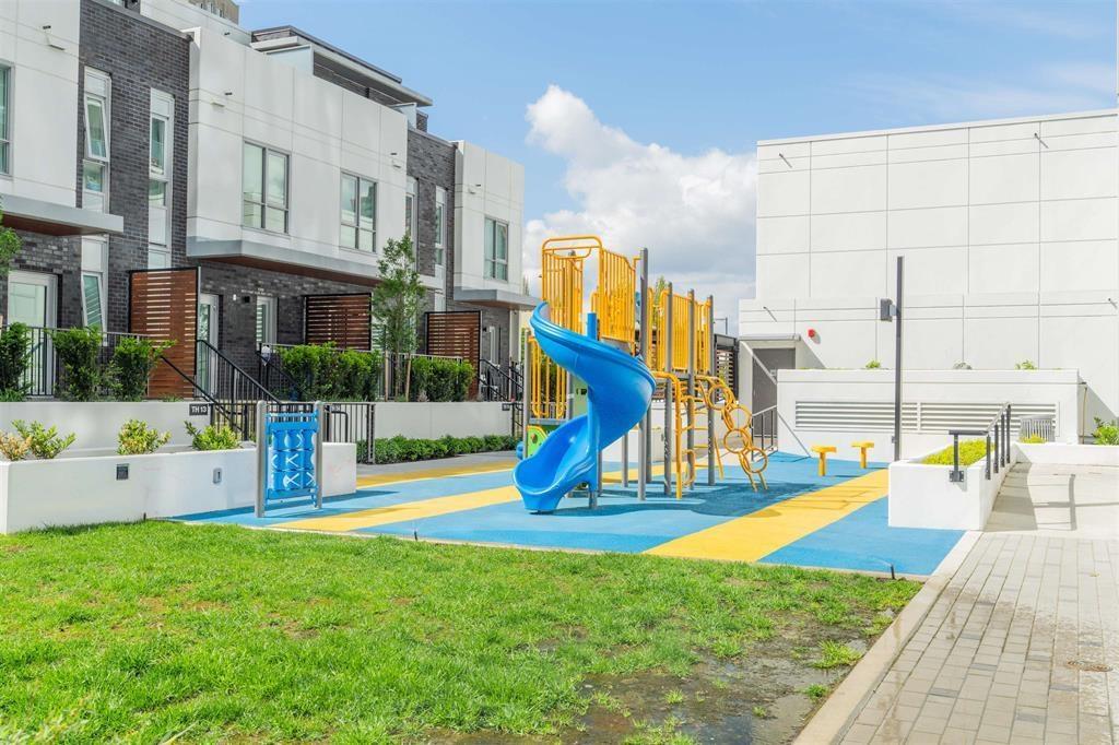 Th1-10448 University Drive, Surrey, BC