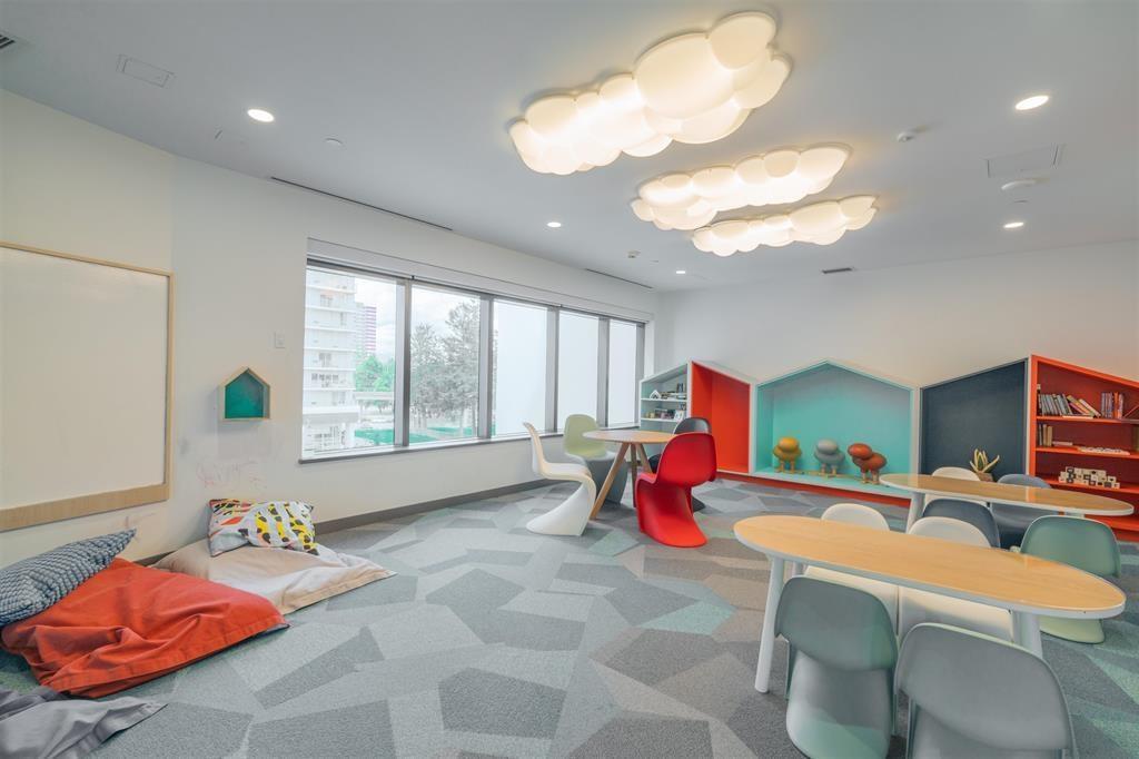 Th1-10448 University Drive, Surrey, BC