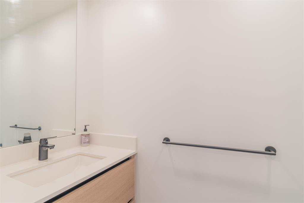 Th1-10448 University Drive, Surrey, BC