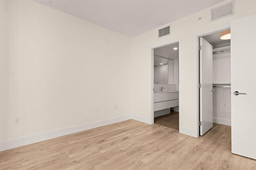 Sl 54-802 10428 Whalley Boulevard, Surrey, BC