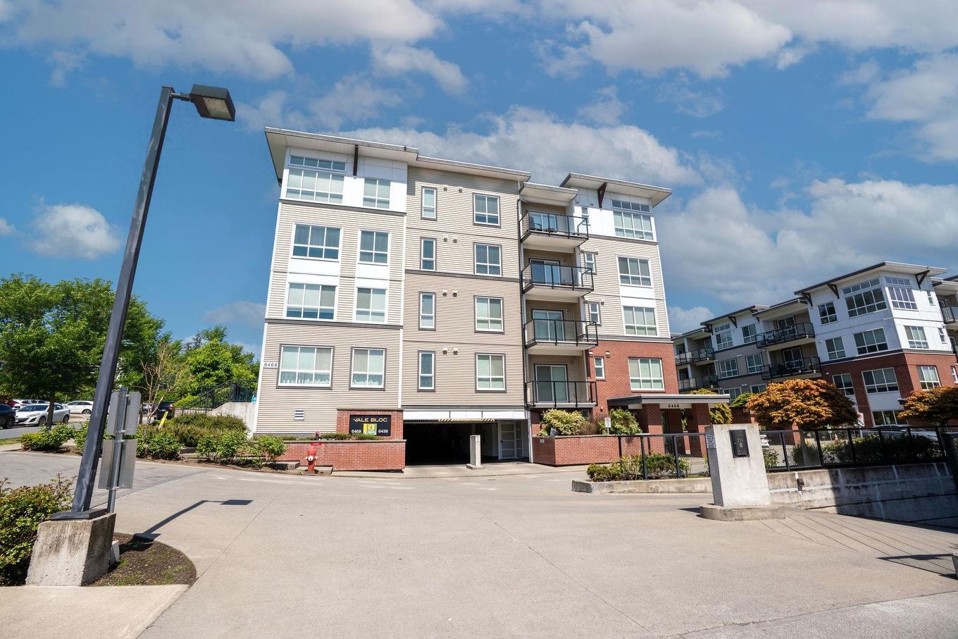 410-6468 195A Street, Surrey, BC