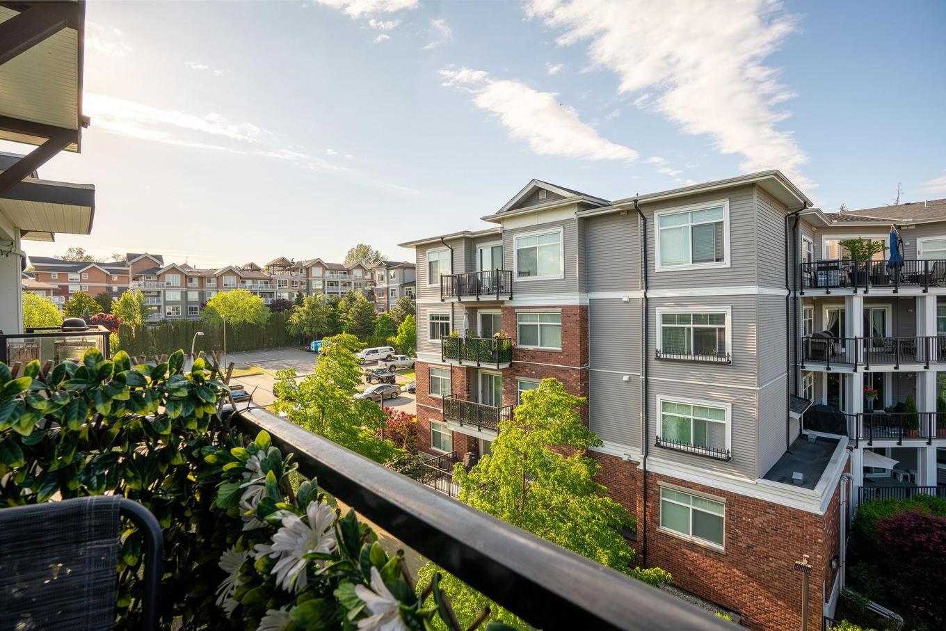 410-6468 195A Street, Surrey, BC