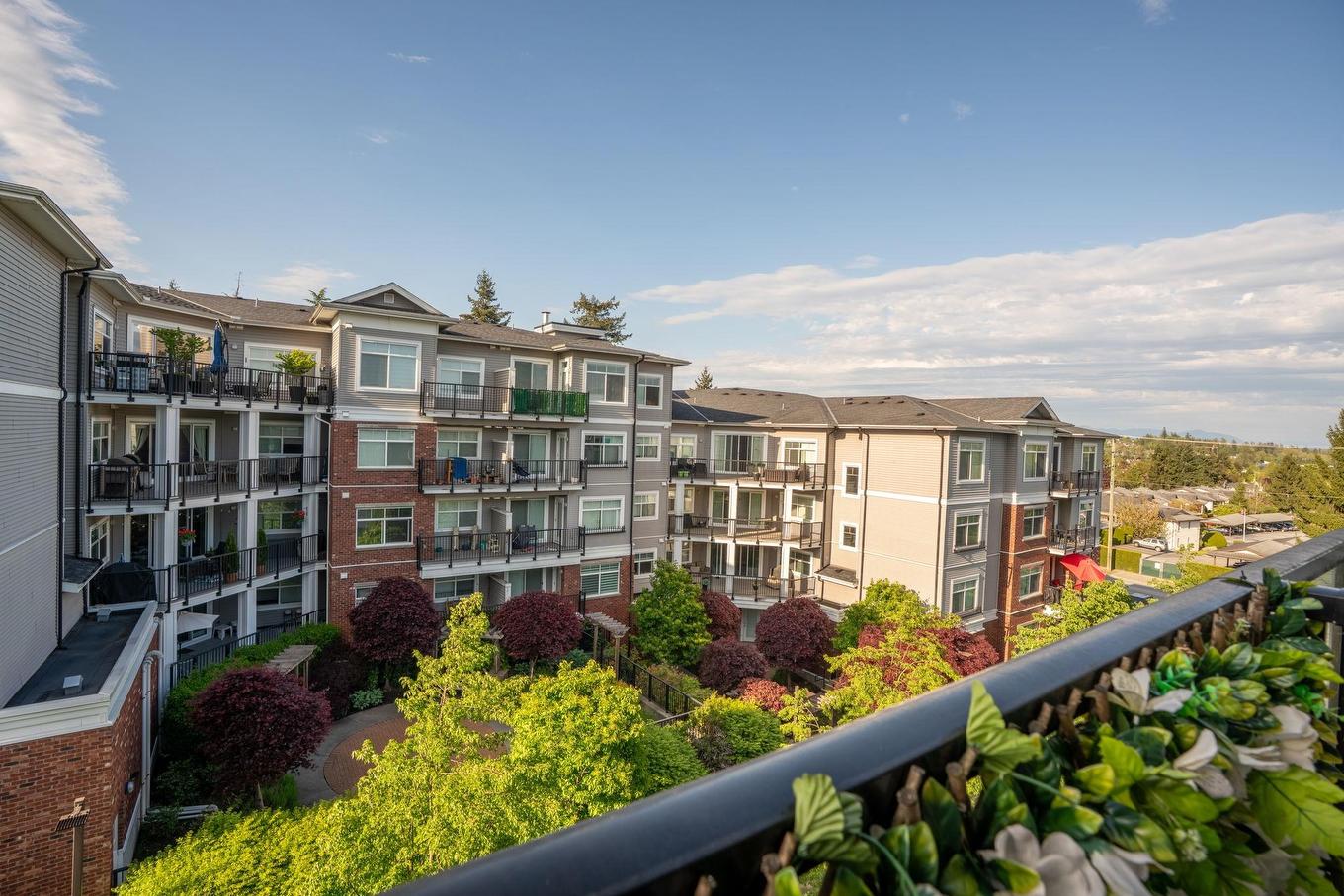 410-6468 195A Street, Surrey, BC