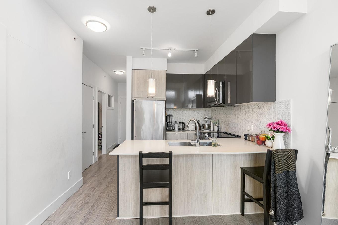 410-6468 195A Street, Surrey, BC