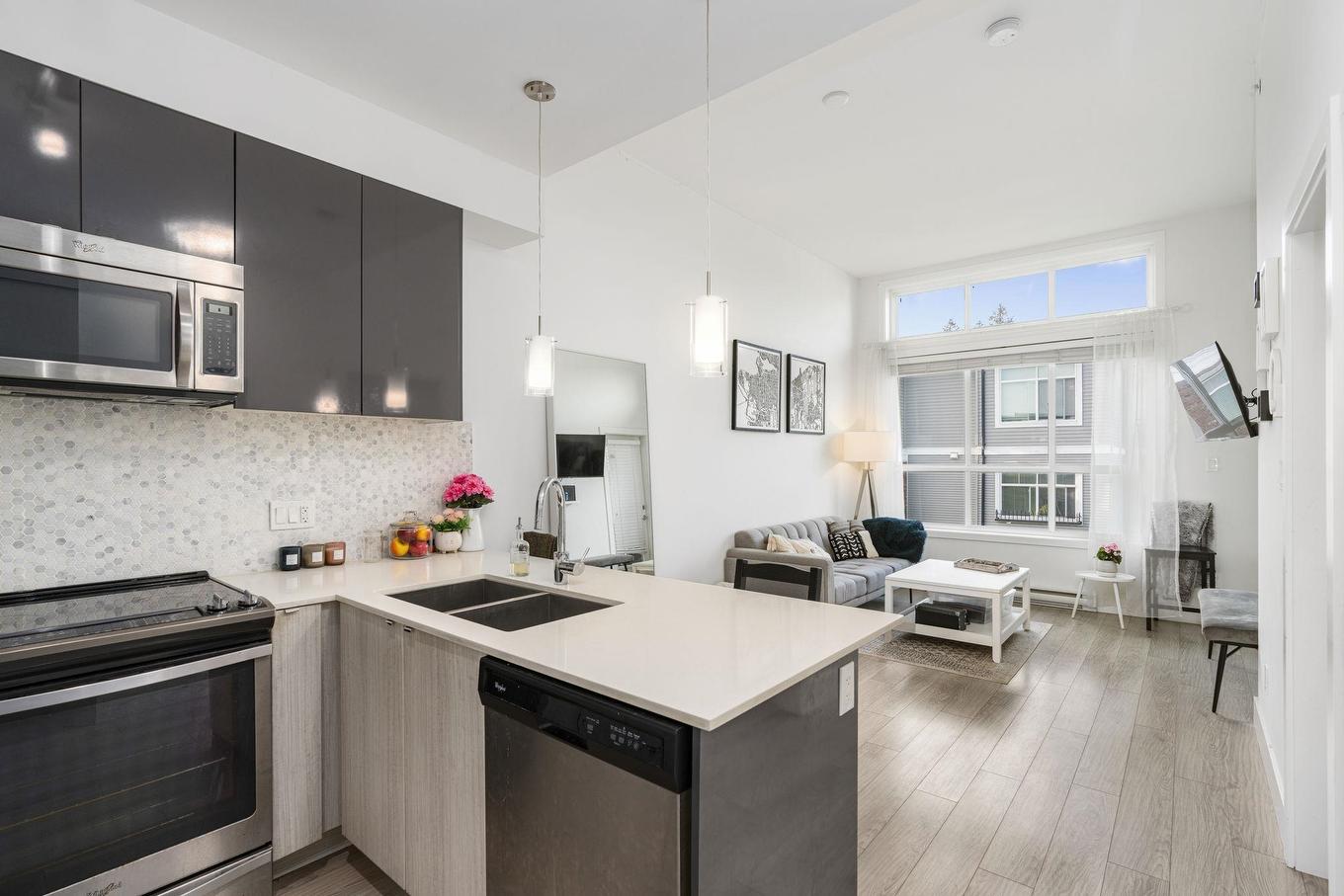 410-6468 195A Street, Surrey, BC