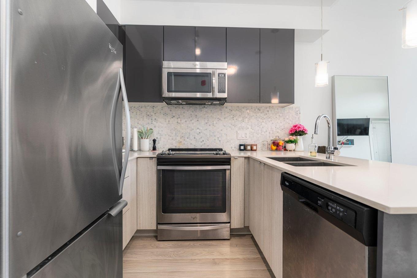 410-6468 195A Street, Surrey, BC