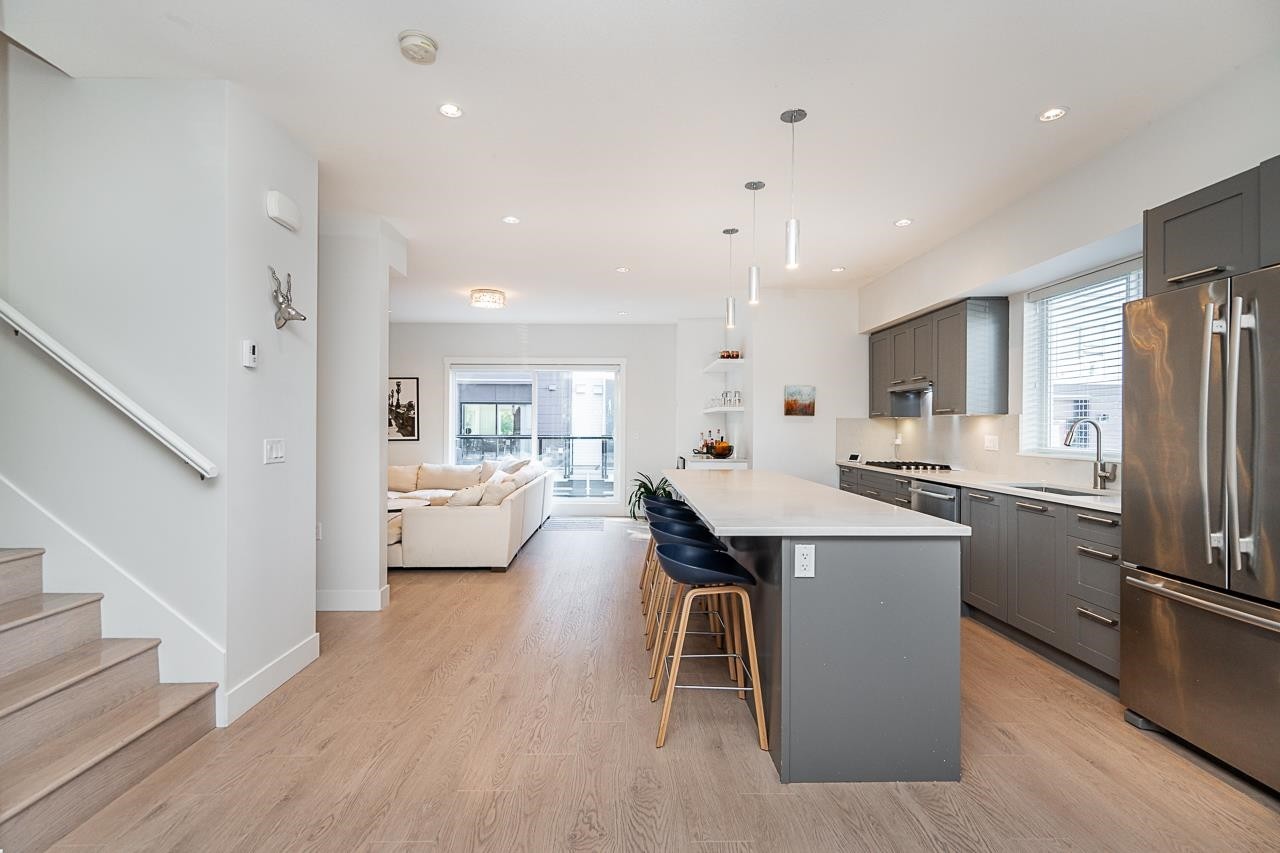 235-2218 Oak Meadows Drive, Surrey, BC