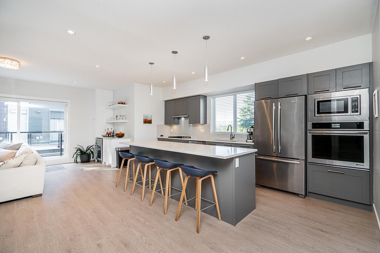 235-2218 Oak Meadows Drive, Surrey, BC