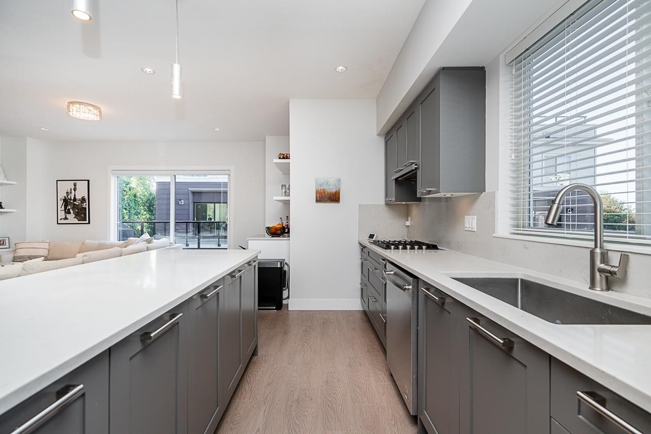 235-2218 Oak Meadows Drive, Surrey, BC