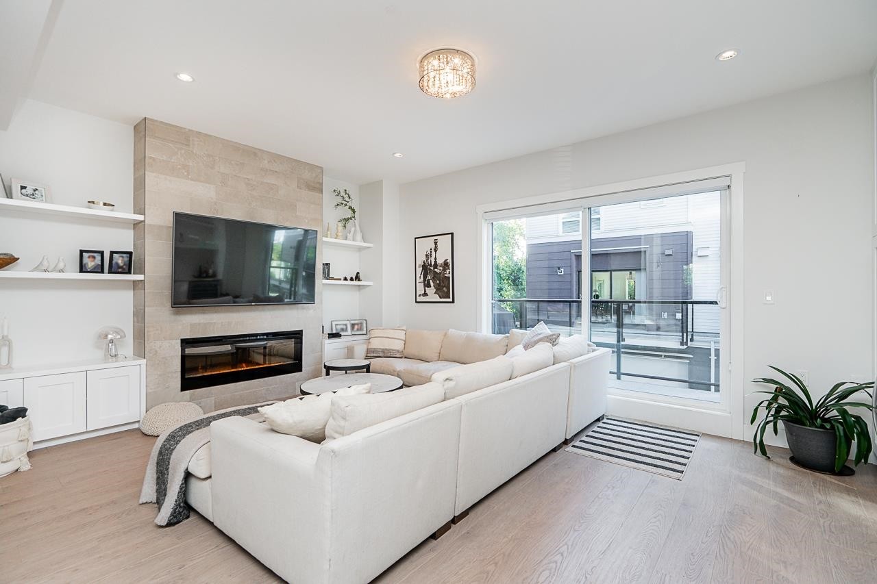 235-2218 Oak Meadows Drive, Surrey, BC