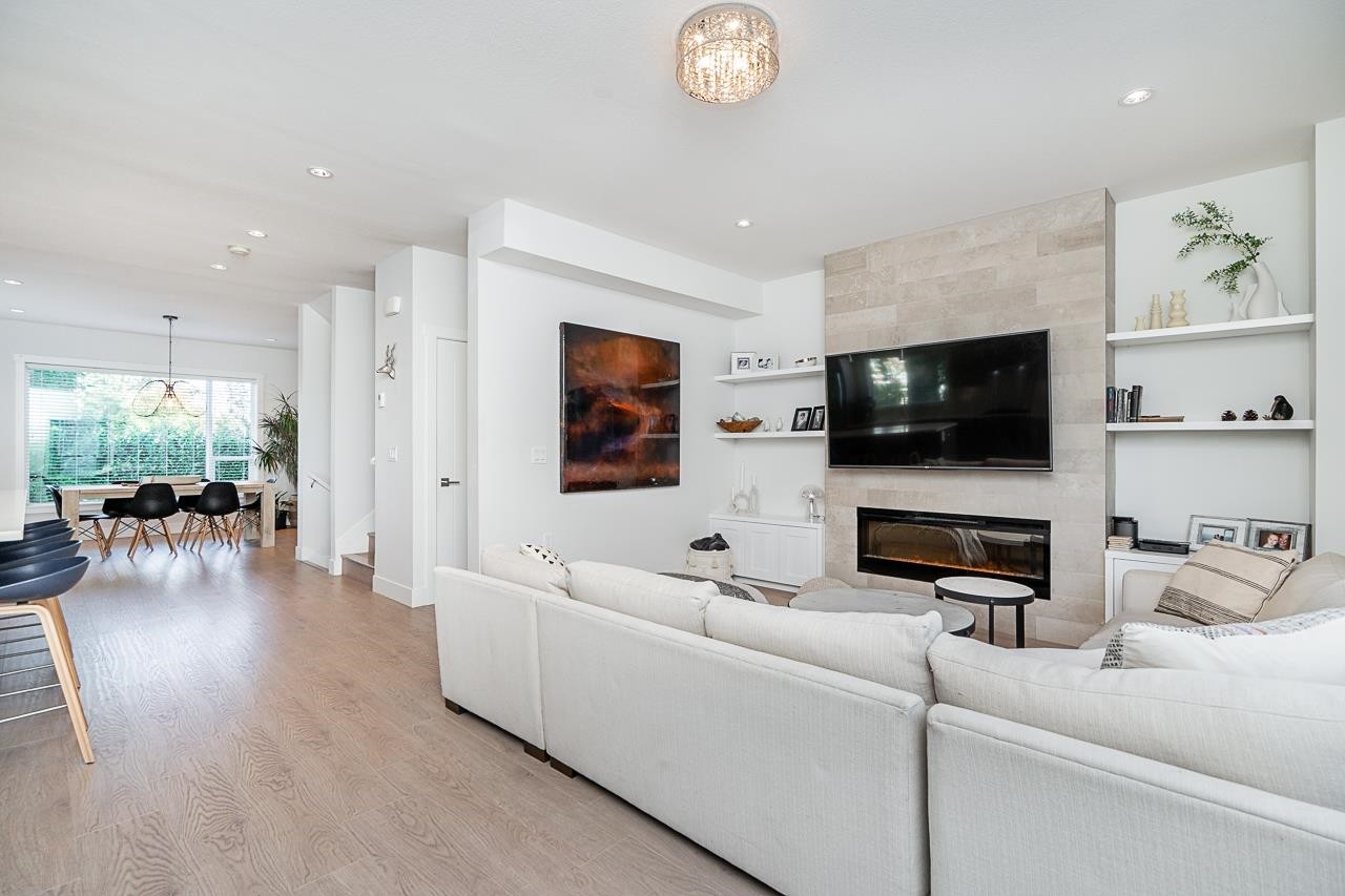 235-2218 Oak Meadows Drive, Surrey, BC