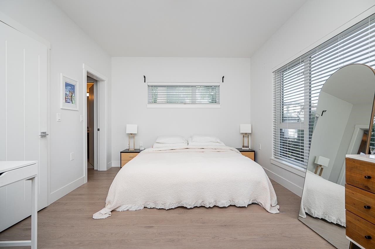 235-2218 Oak Meadows Drive, Surrey, BC