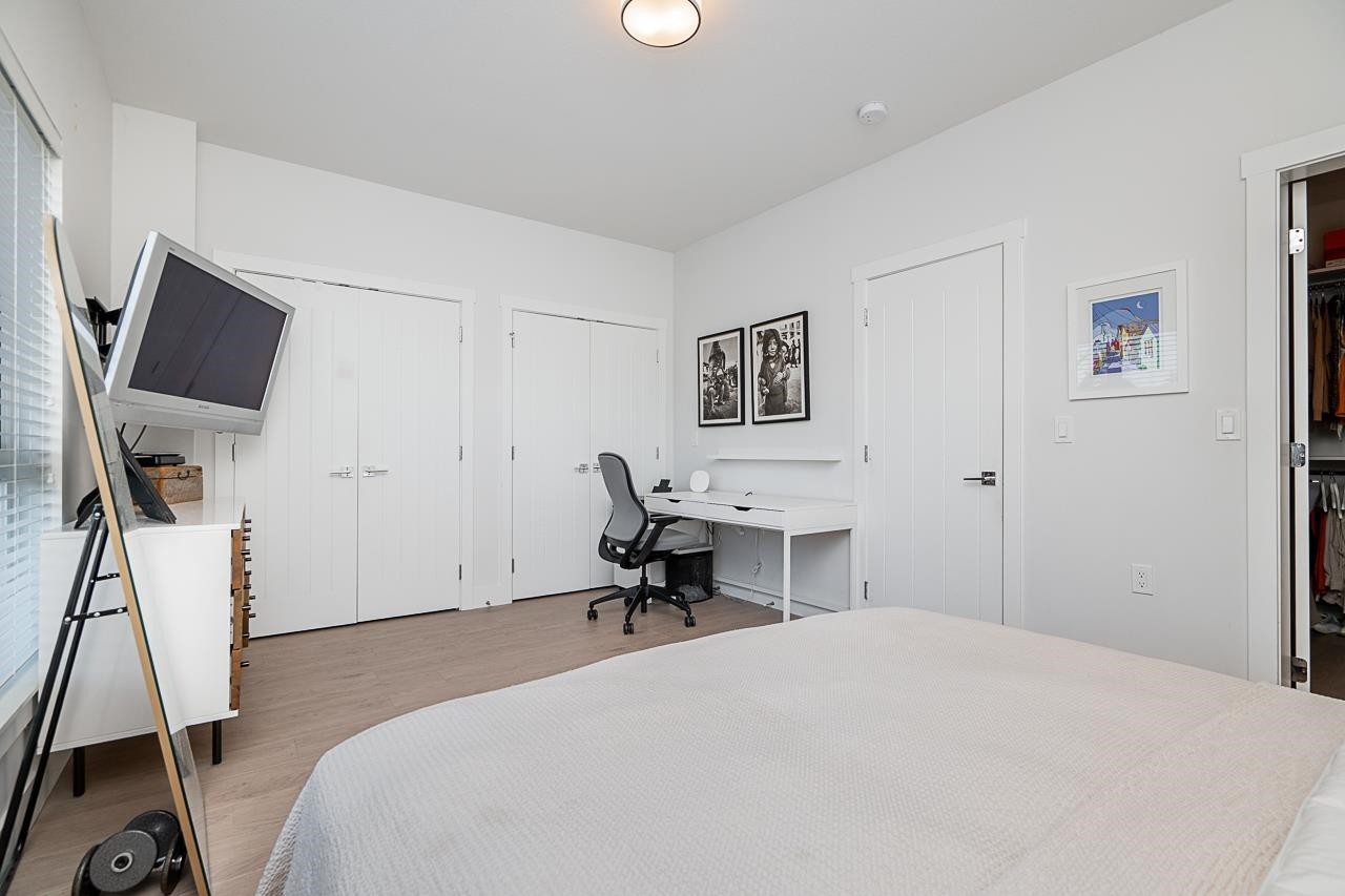 235-2218 Oak Meadows Drive, Surrey, BC