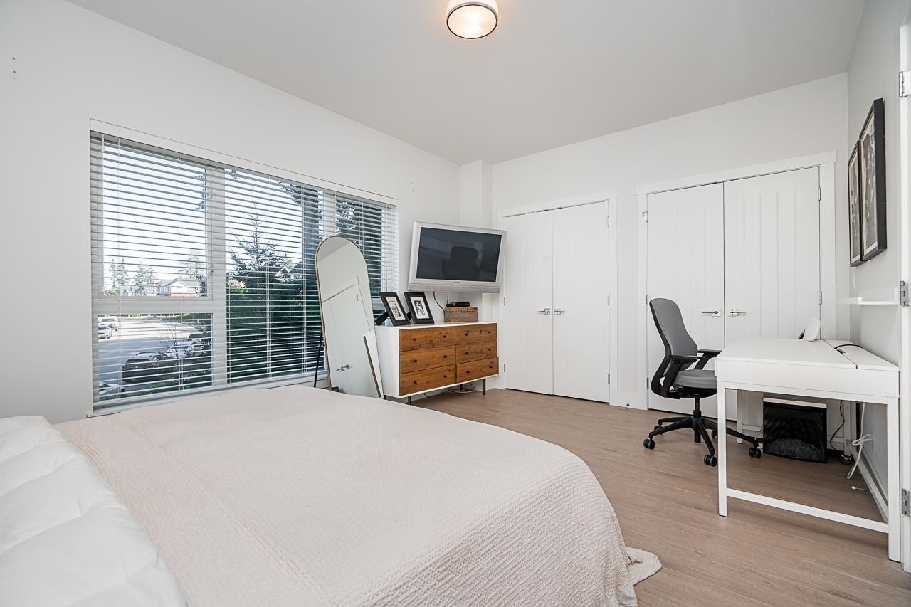 235-2218 Oak Meadows Drive, Surrey, BC