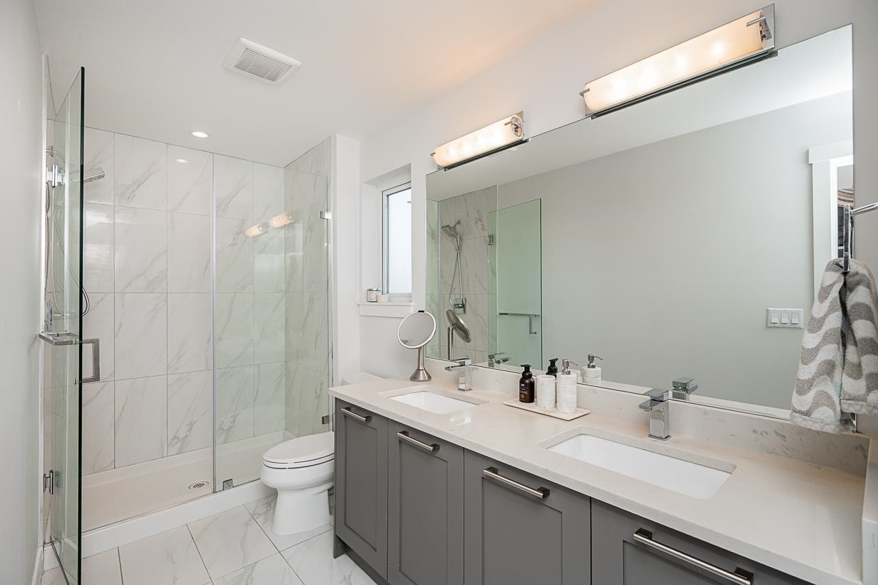 235-2218 Oak Meadows Drive, Surrey, BC