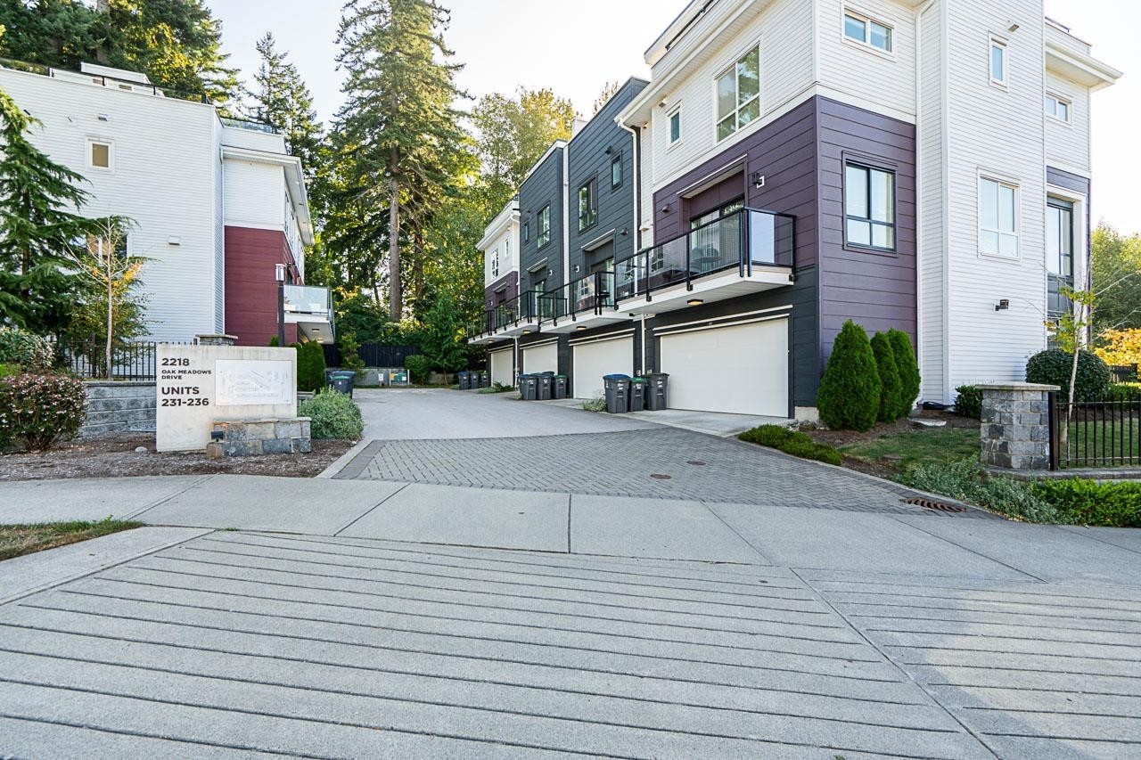 235-2218 Oak Meadows Drive, Surrey, BC