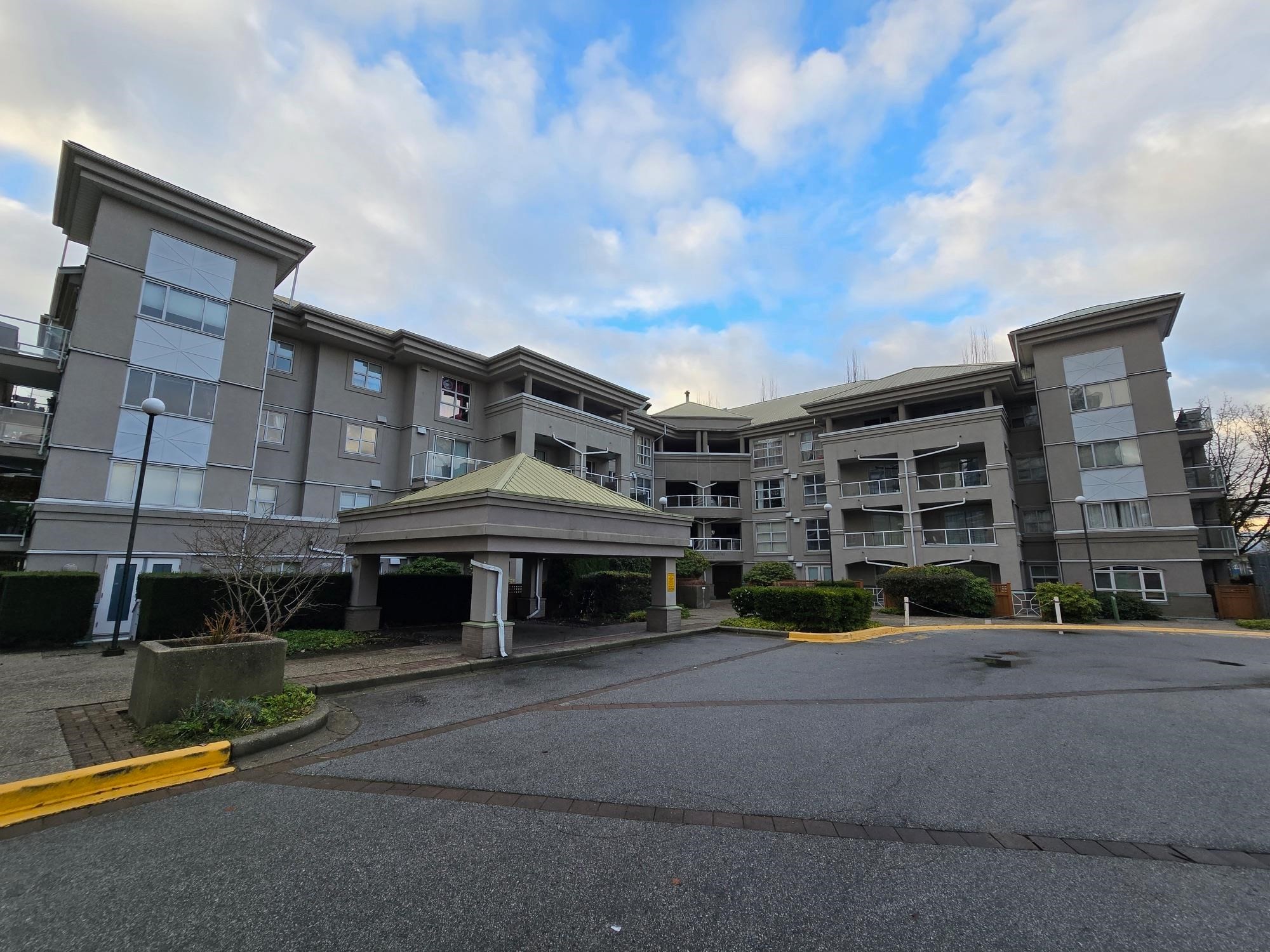 308-10533 University Drive, Surrey, BC