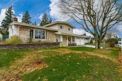 2523 Sunnyside Crescent Abbotsford, BC V2T 1Y1