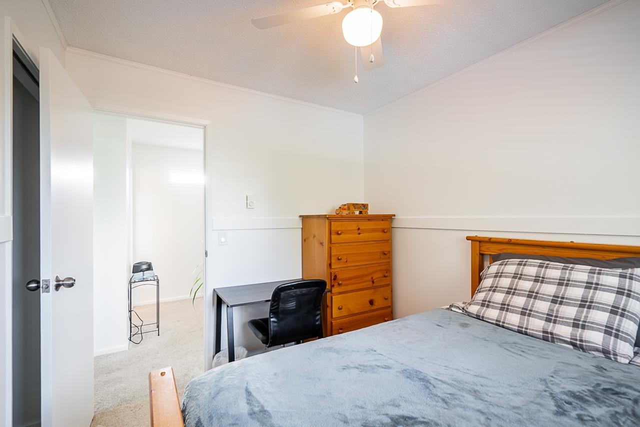 6064 Brooks Crescent, Surrey, BC - Indoor Photo Showing Bedroom