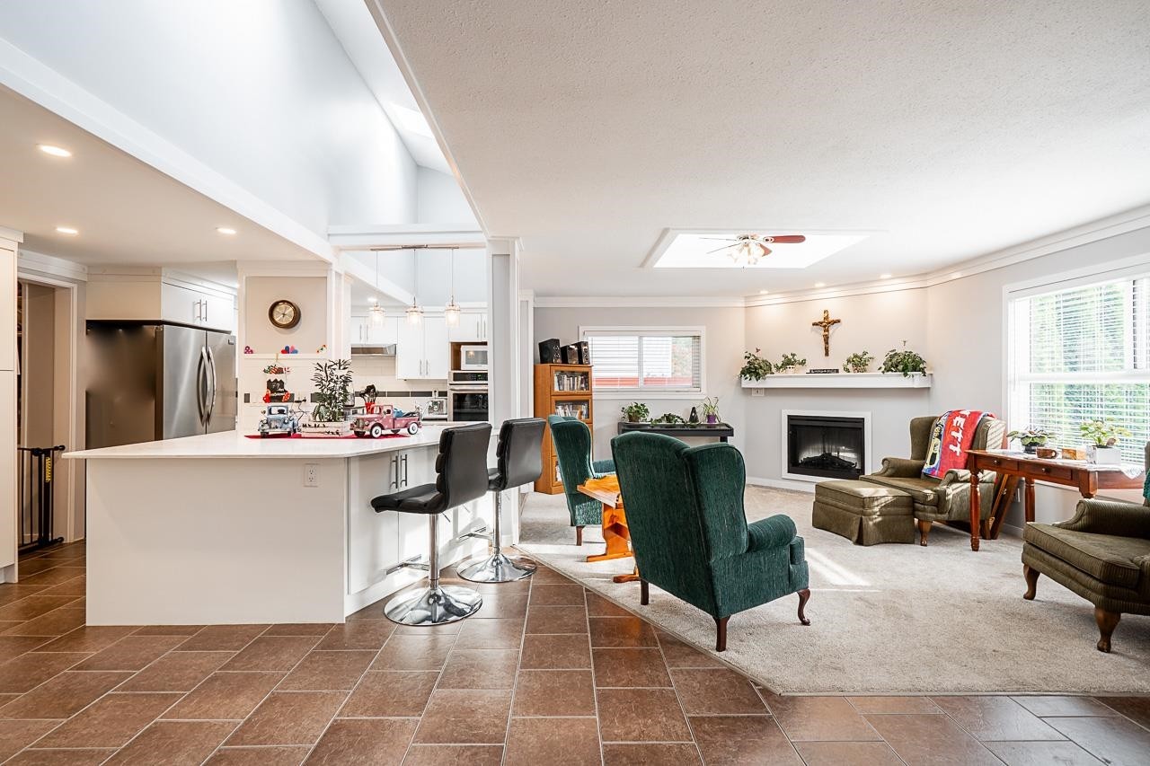 6064 Brooks Crescent, Surrey, BC - Indoor With Fireplace