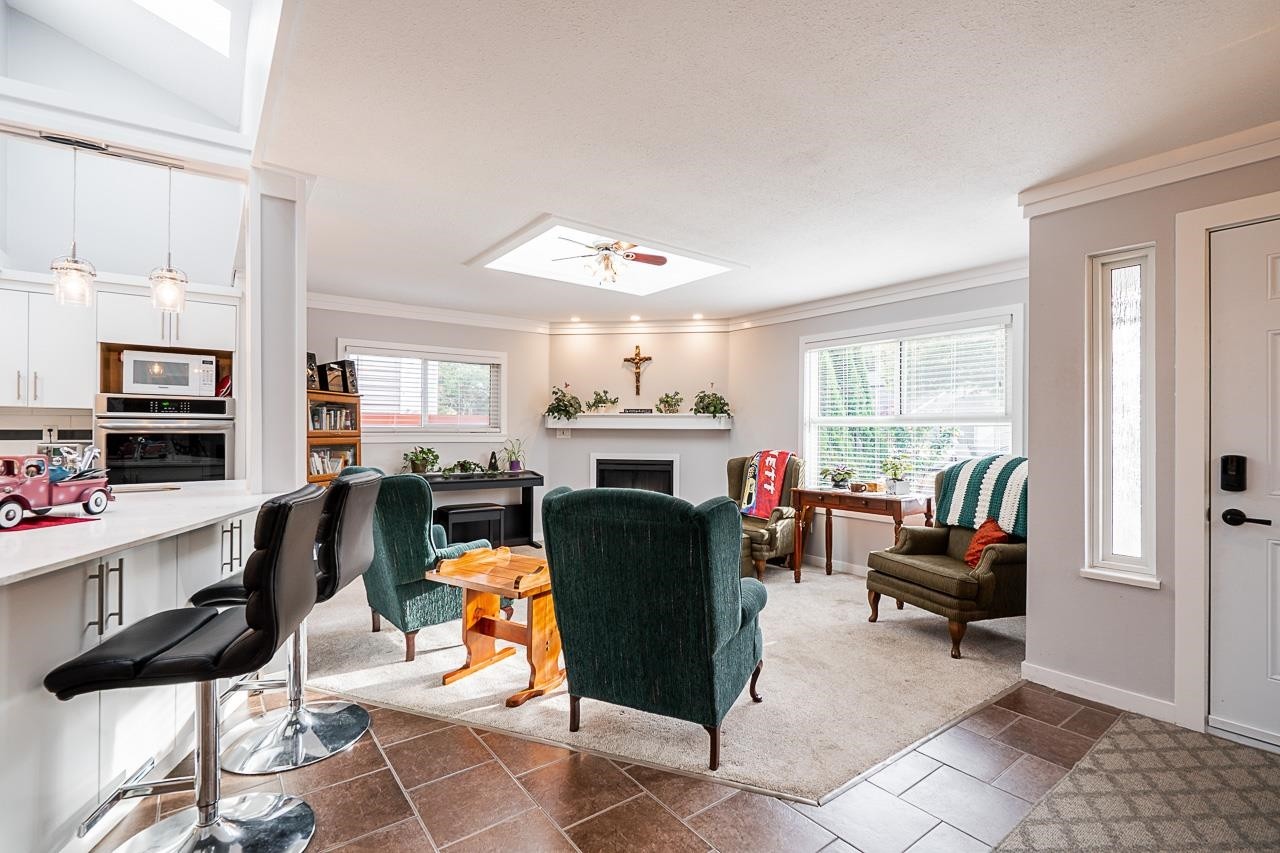 6064 Brooks Crescent, Surrey, BC - Indoor With Fireplace