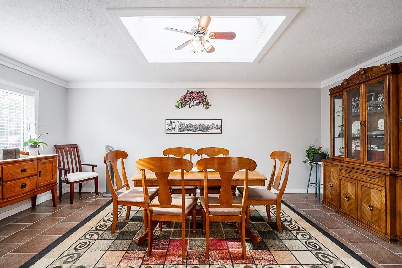 6064 Brooks Crescent, Surrey, BC - Indoor Photo Showing Dining Room