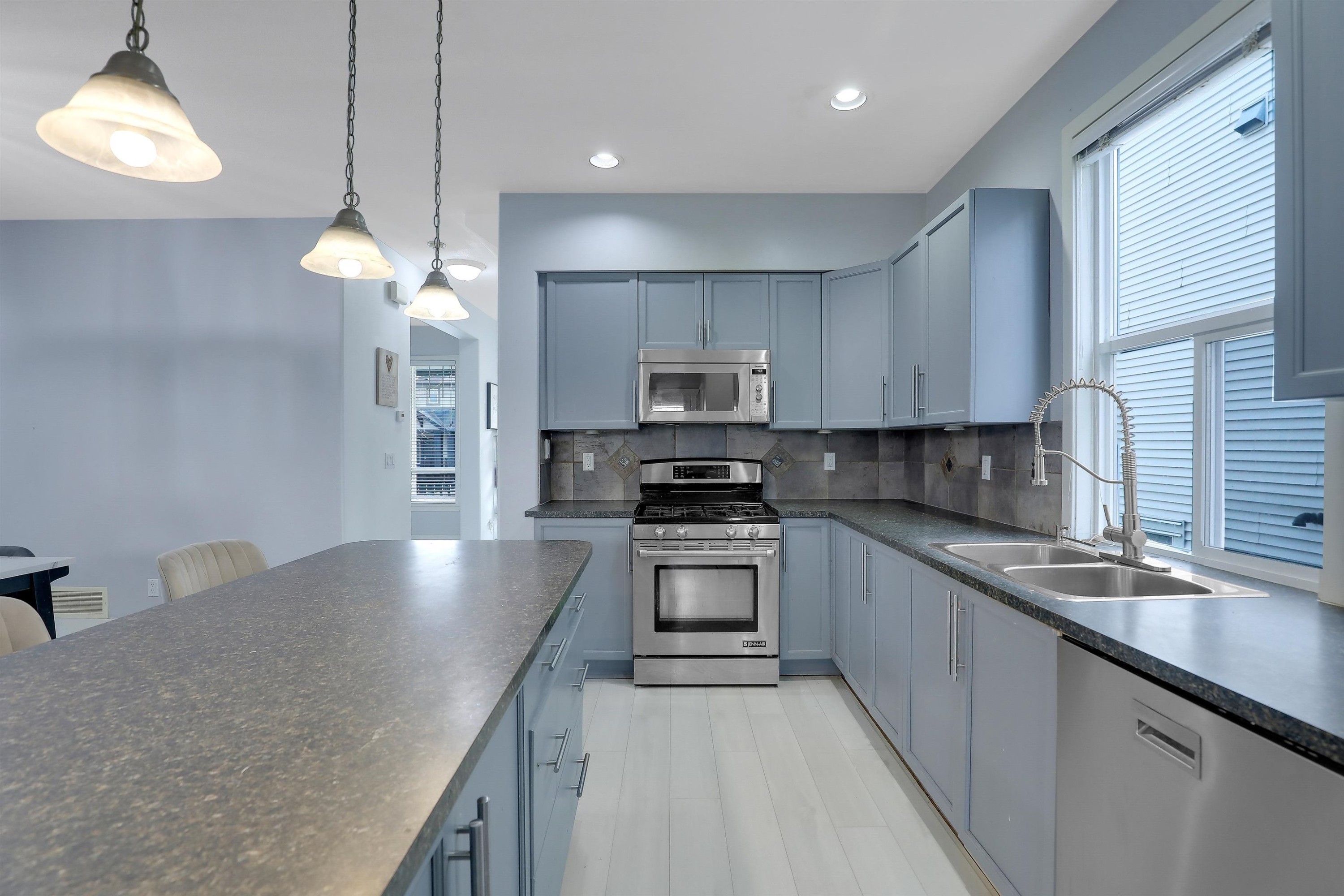 16515 60 Avenue, Surrey, BC