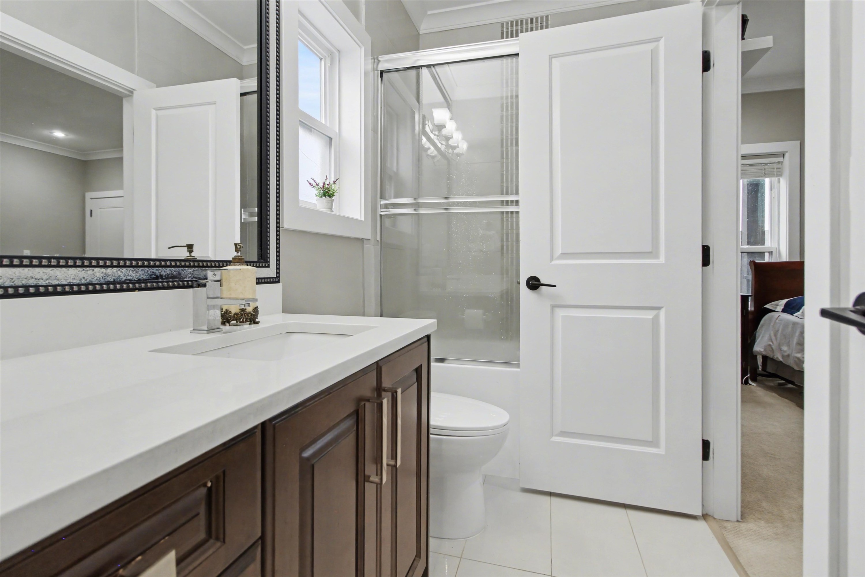 15648 82 Avenue, Surrey, BC