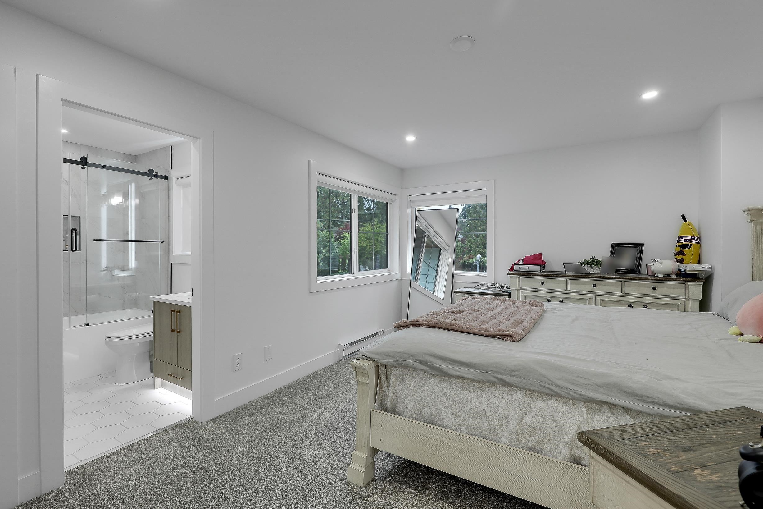 18040 20 Avenue, White Rock, BC