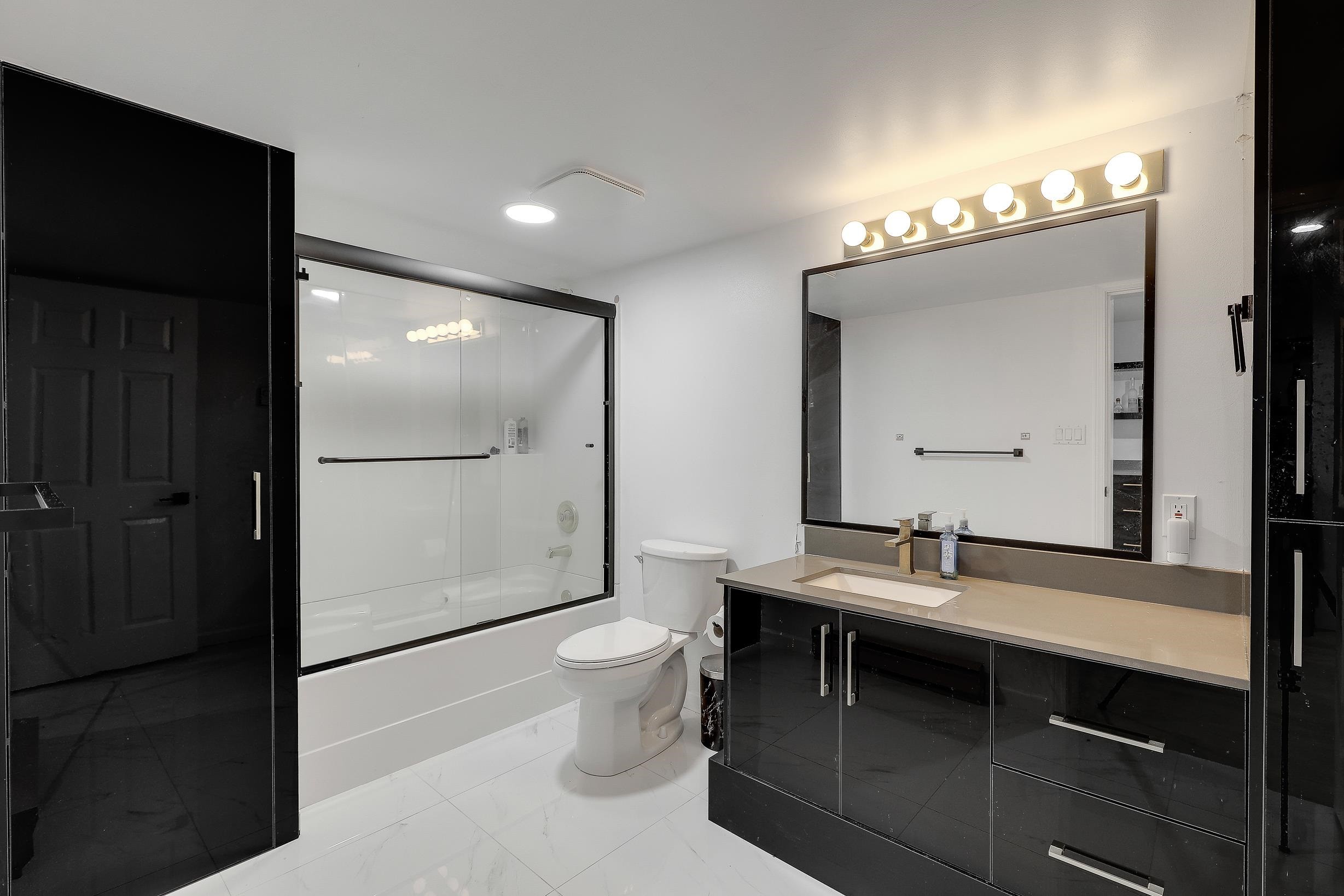 18040 20 Avenue, White Rock, BC