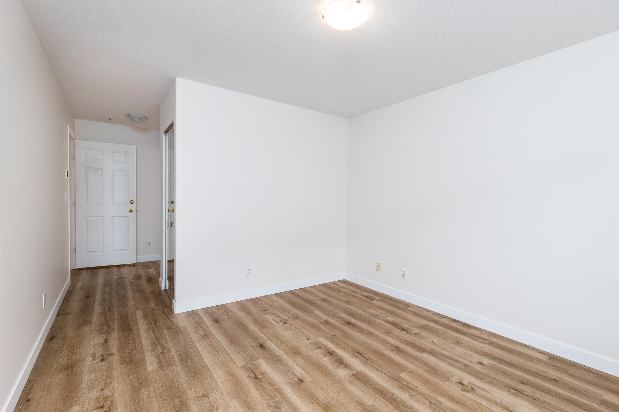 201-15241 18 Avenue, Surrey, BC