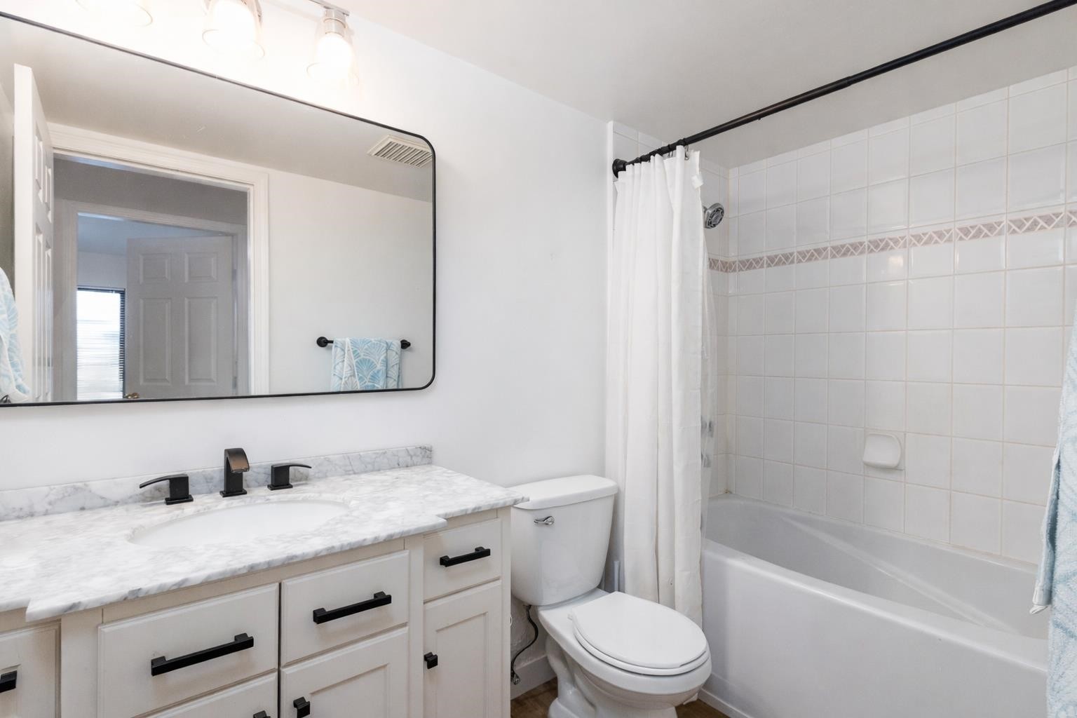 201-15241 18 Avenue, Surrey, BC