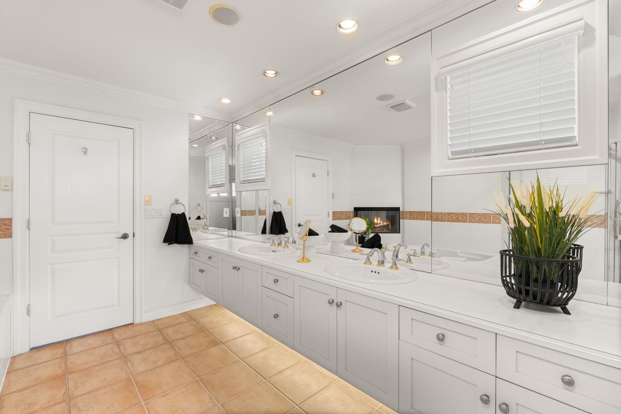 9-15715 34 Avenue, Surrey, BC