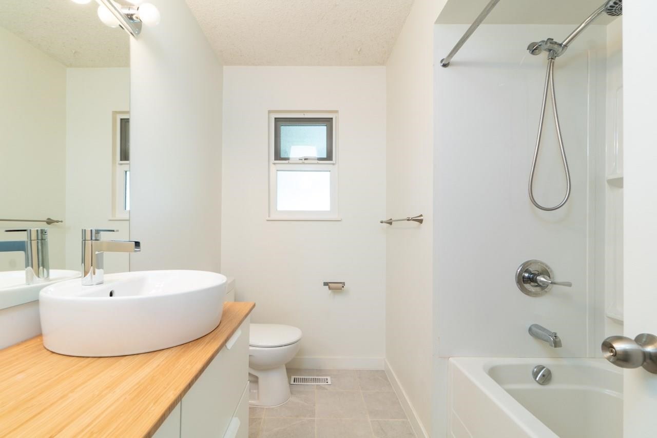 15592 100 Avenue, Surrey, BC