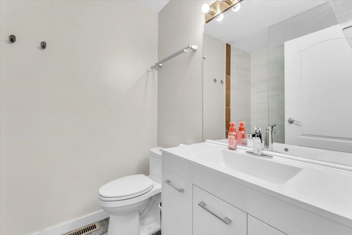 10552 Woodglen Close, Surrey, BC