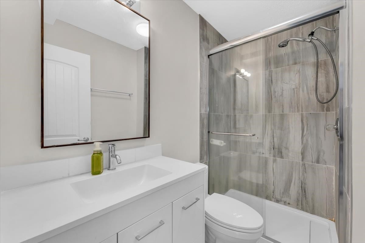 10552 Woodglen Close, Surrey, BC