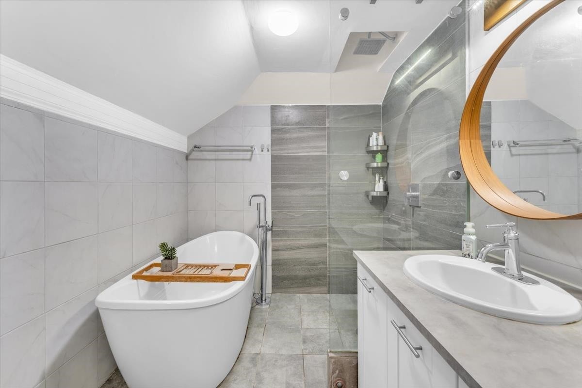 10552 Woodglen Close, Surrey, BC