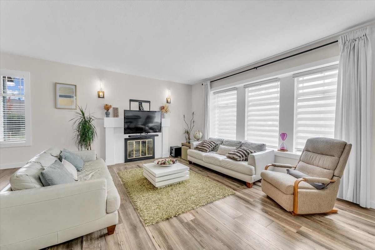 10552 Woodglen Close, Surrey, BC