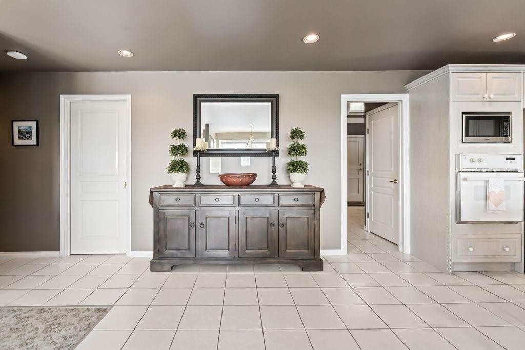 16672 77 Avenue, Surrey, BC