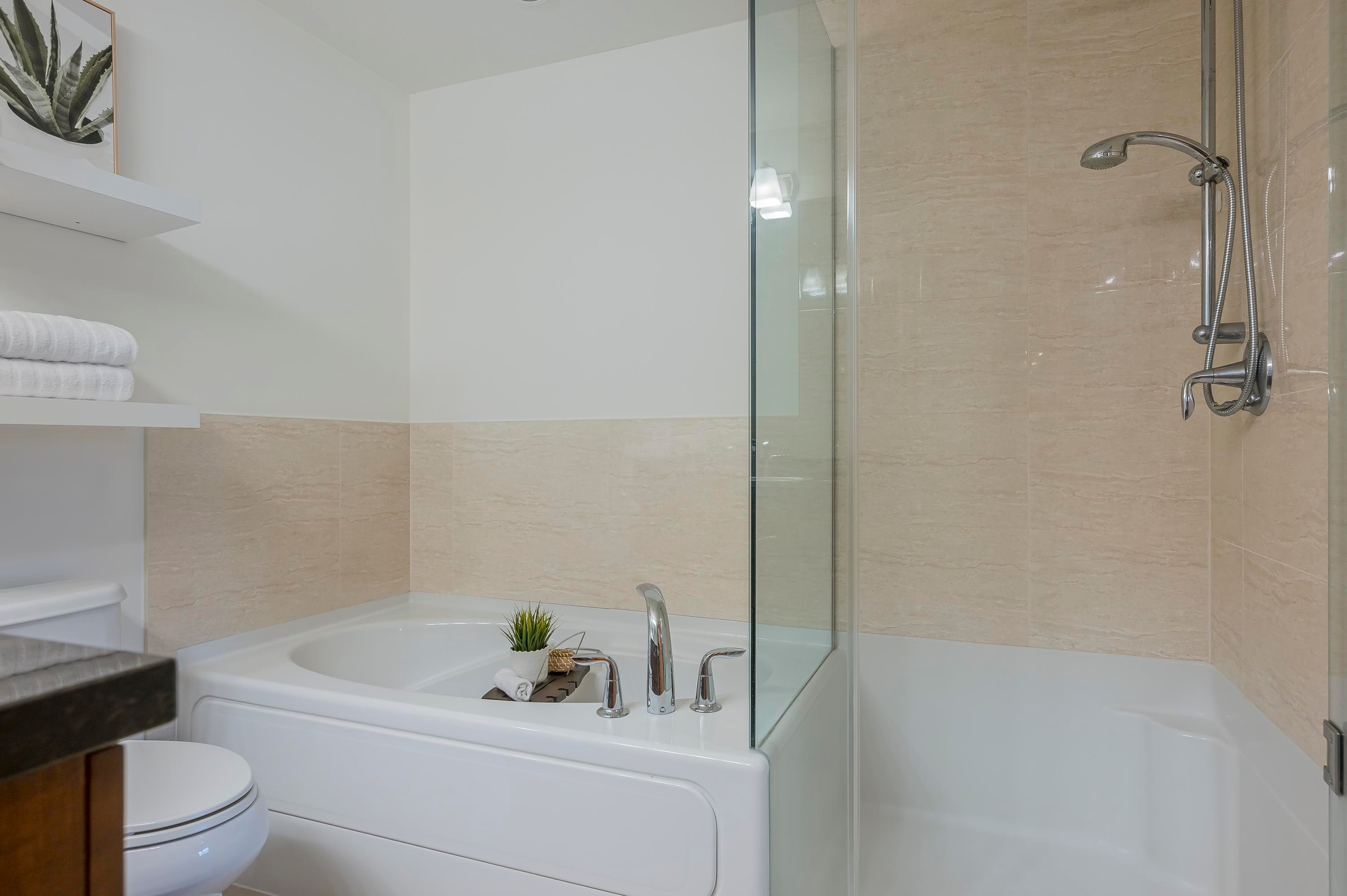 592-8288 207A Street, Langley, BC