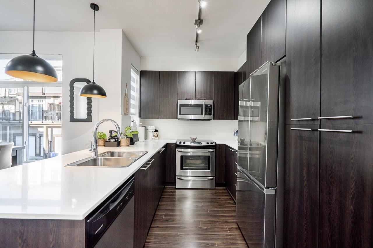 102-19433 68 Avenue, Surrey, BC