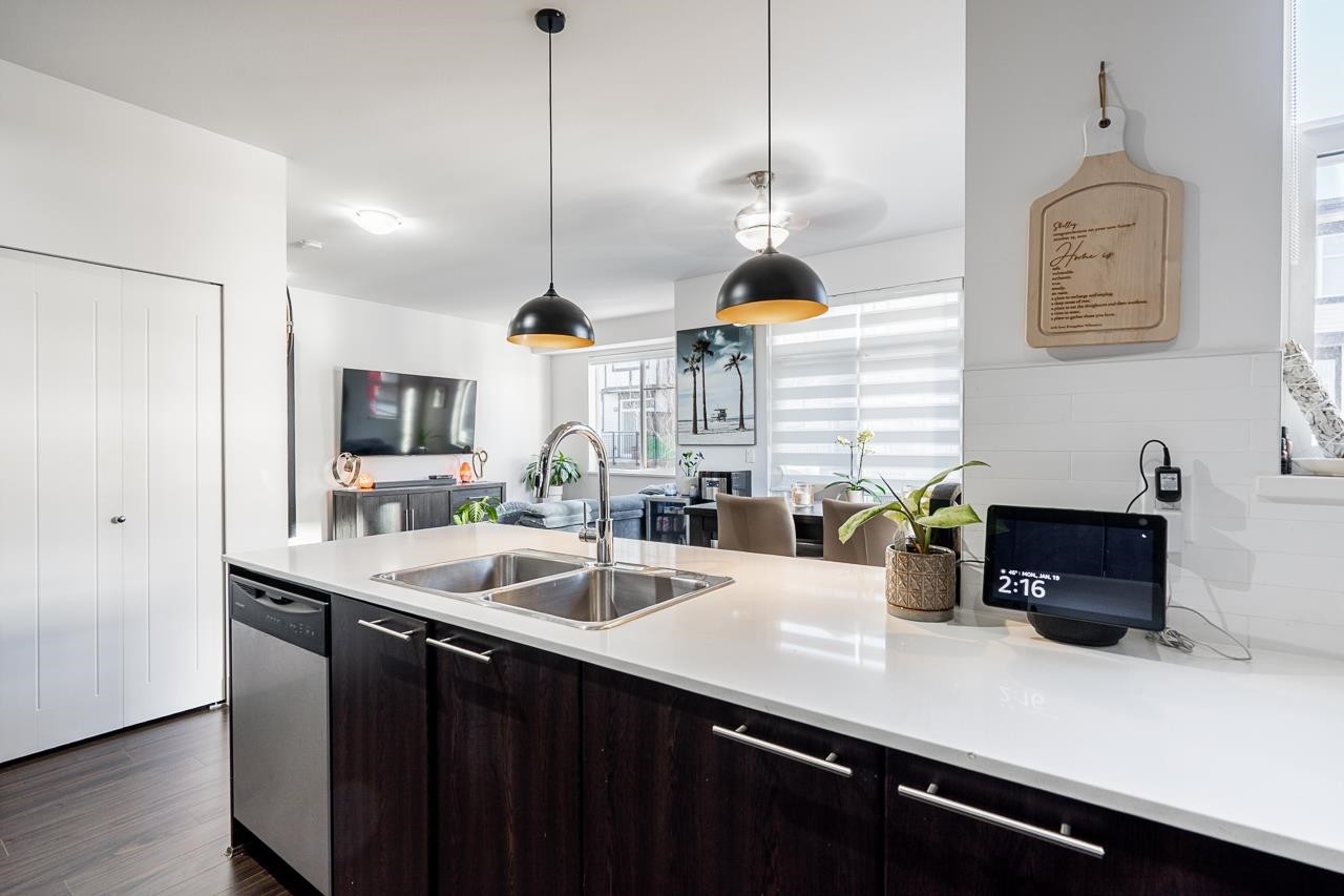 102-19433 68 Avenue, Surrey, BC