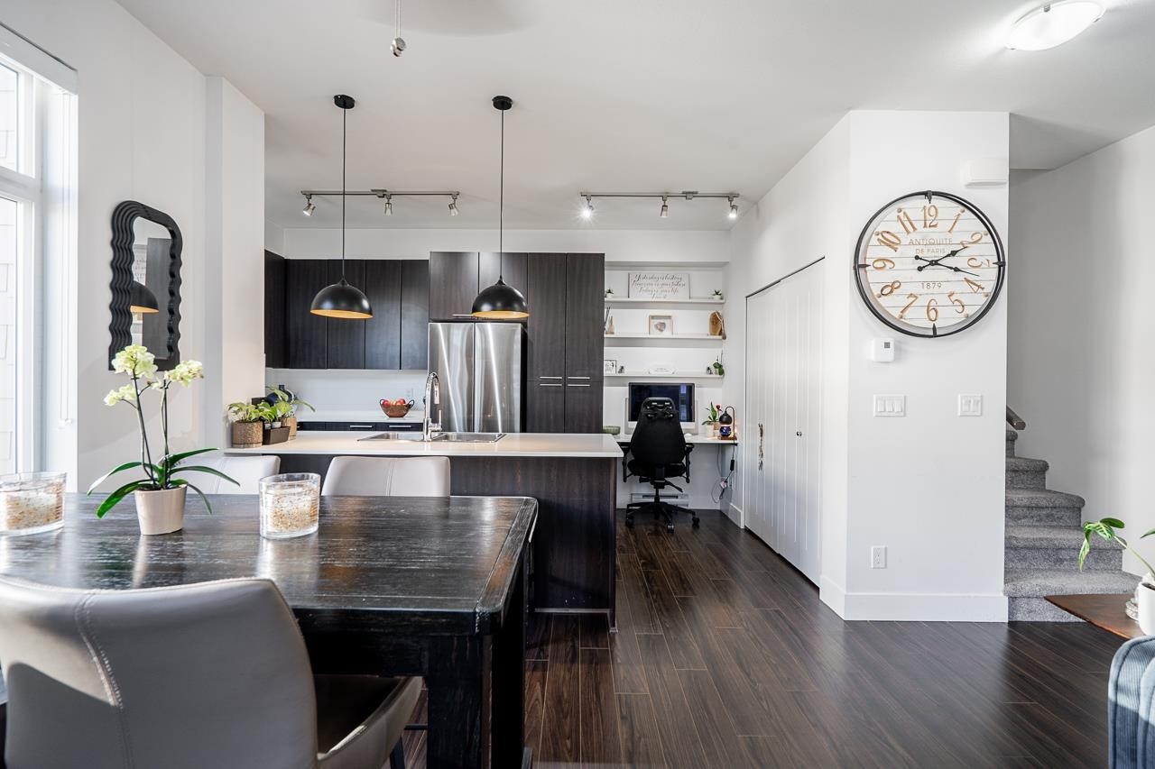 102-19433 68 Avenue, Surrey, BC