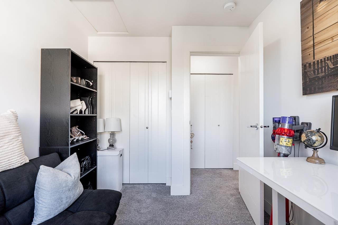 102-19433 68 Avenue, Surrey, BC