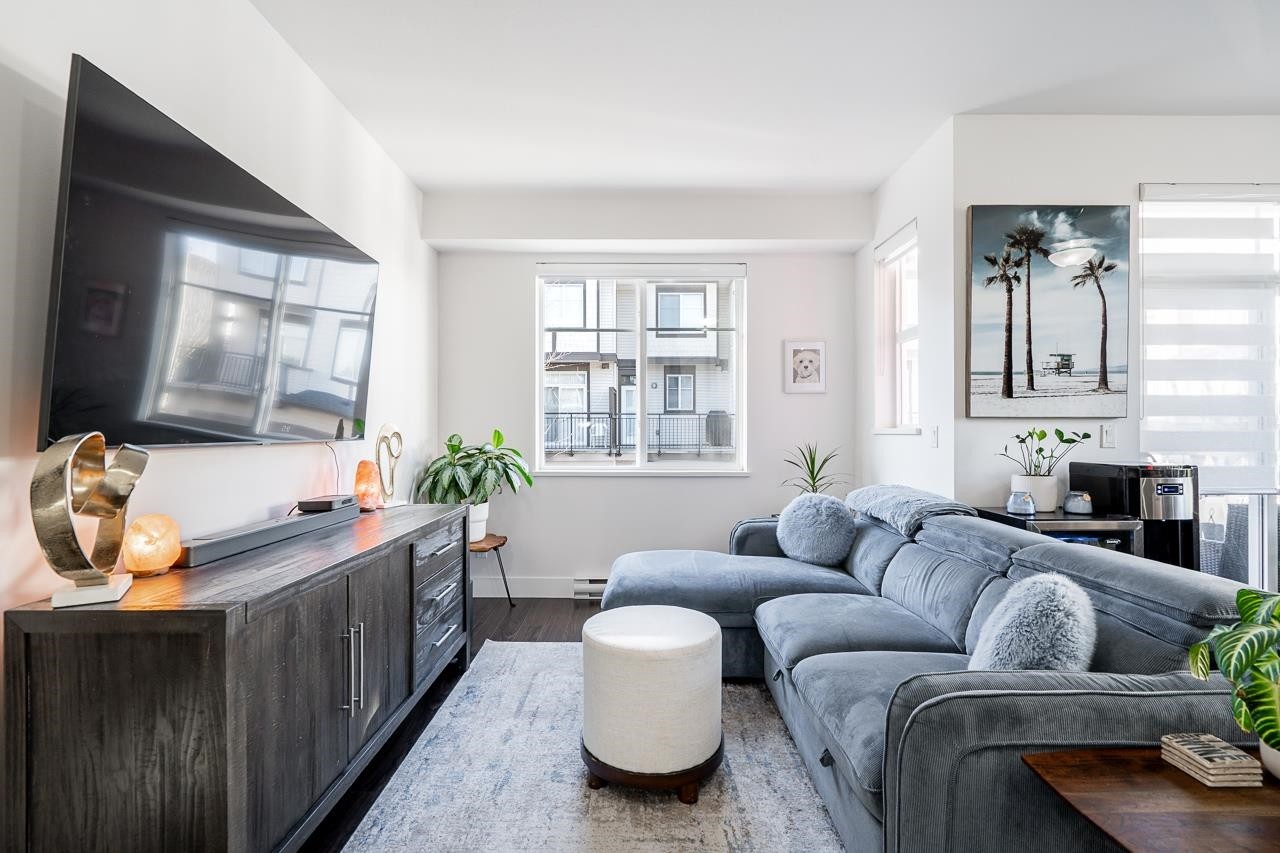 102-19433 68 Avenue, Surrey, BC