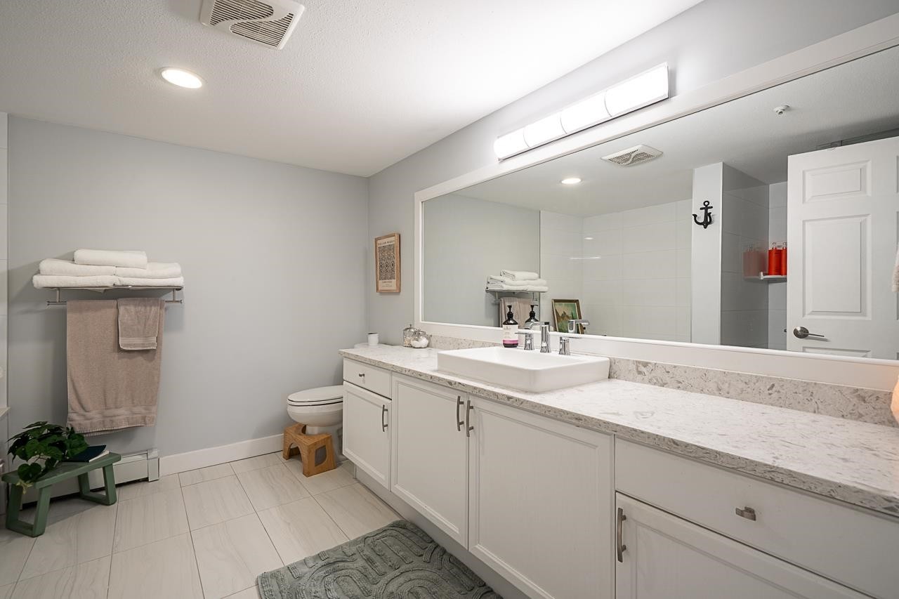 209-15233 Pacific Avenue, White Rock, BC