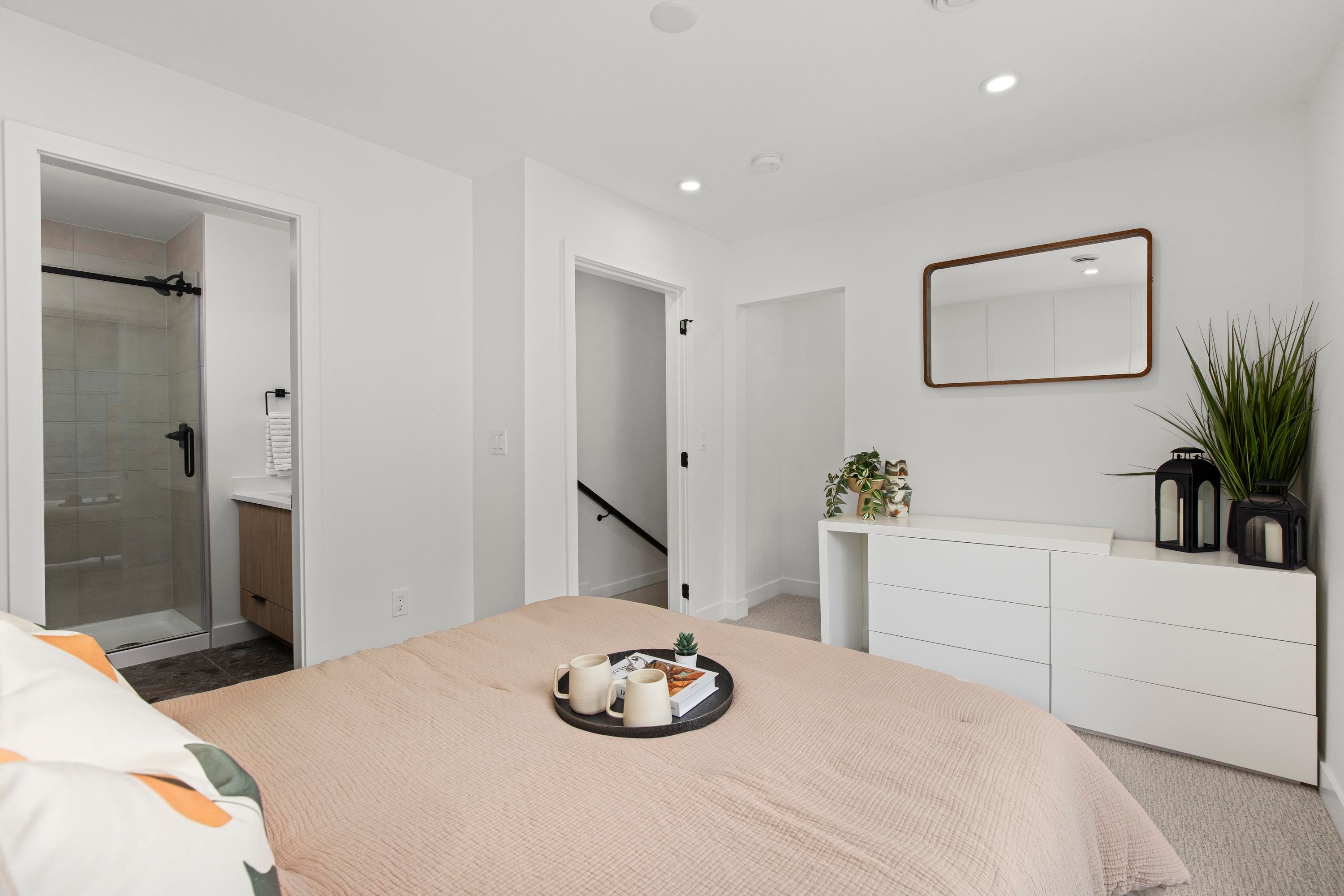 4-1959 165A Street, Surrey, BC